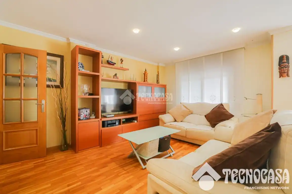 Flat with lift for sale in Nou Barris, imagen 2