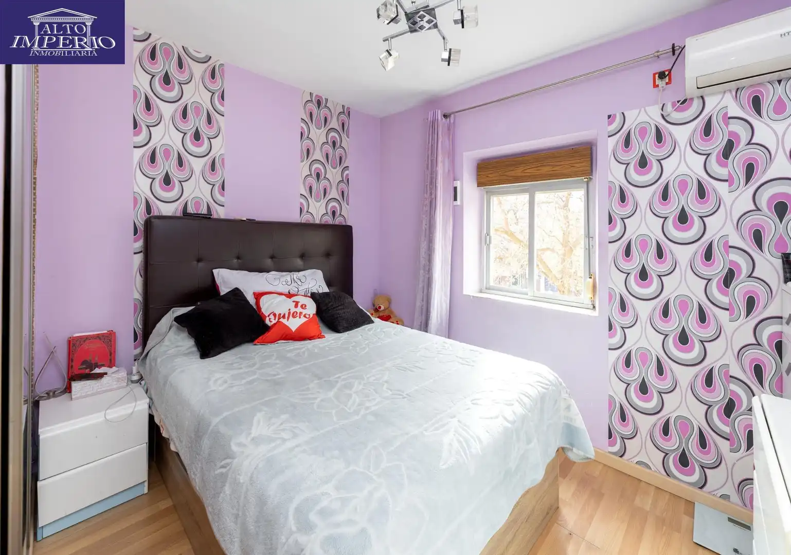 Bedroom of Flat for sale in Granada  with Air Conditioner, Terrace and Balcony