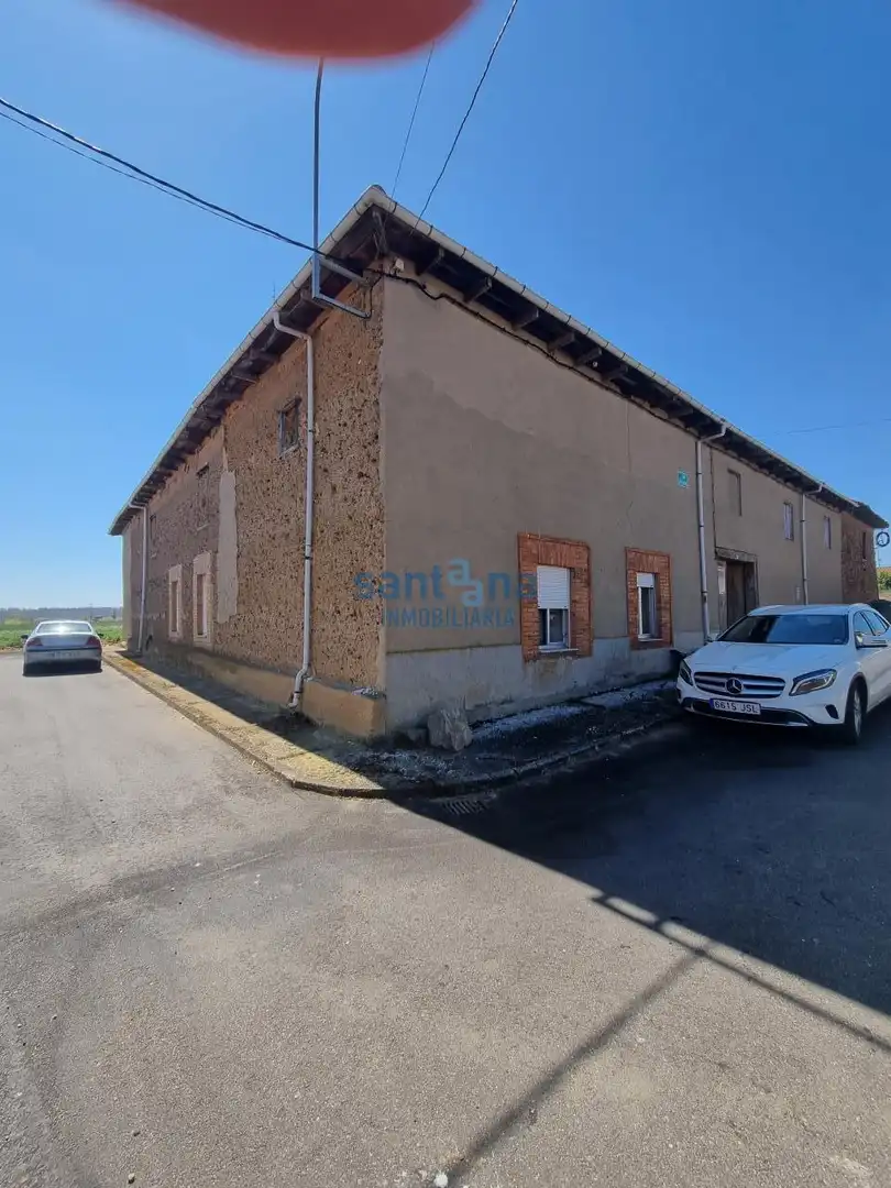 Vista exterior de Casa o chalet en venta en Benavides con Calefacción, Jardín privado y Trastero