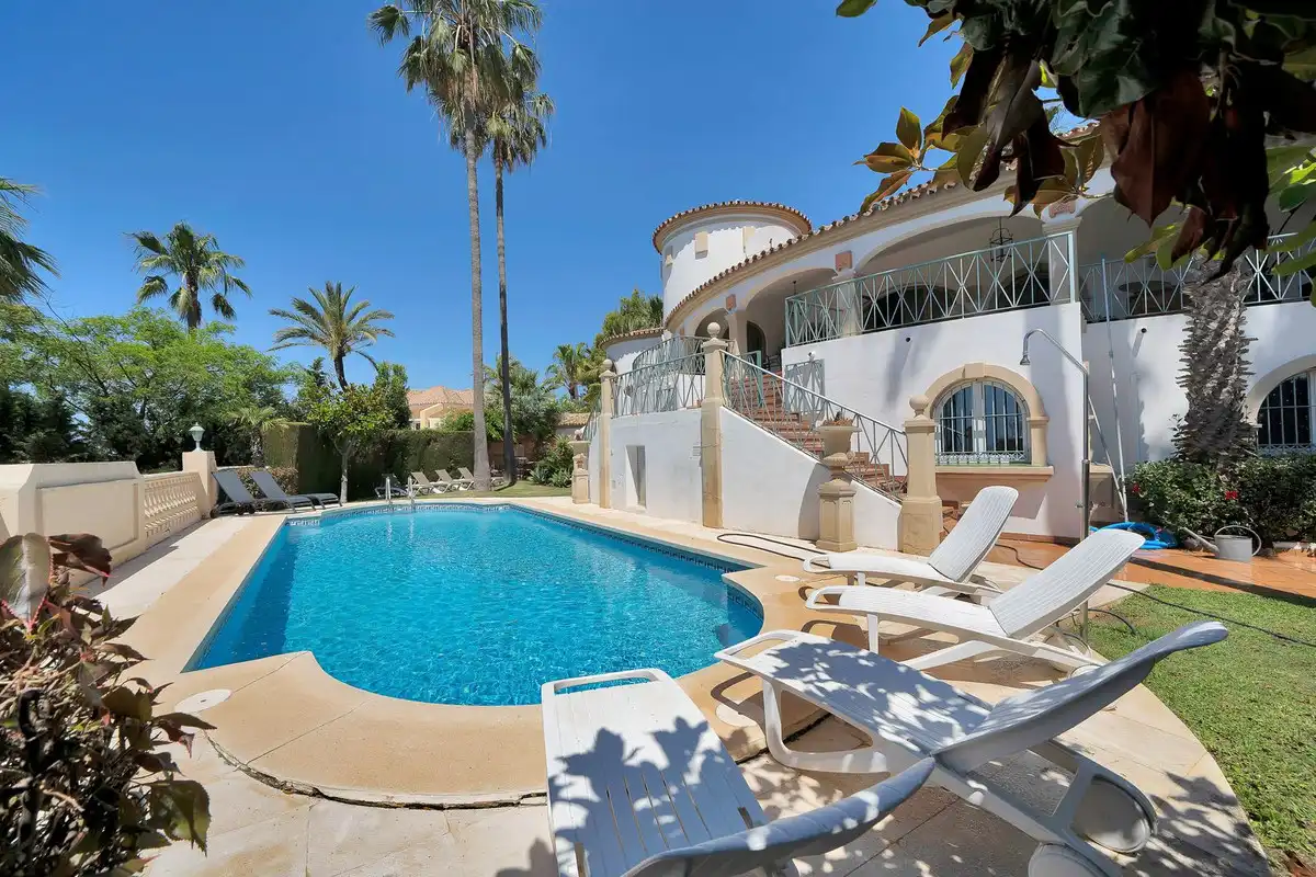 Vista exterior de Casa o chalet en venta en Marbella con Aire acondicionado, Calefacción y Jardín privado