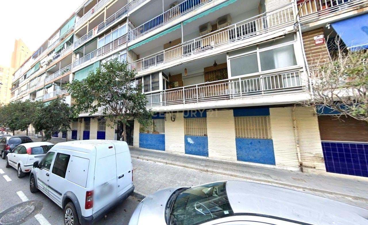 Vista exterior de Pis en venda en Alicante / Alacant