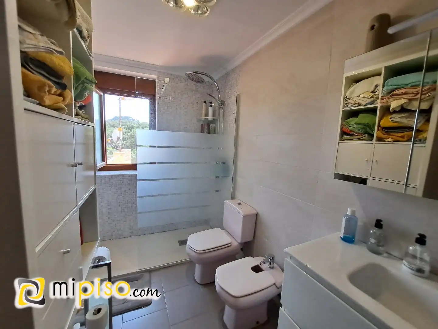 Baño de Casa o chalet en venta en Laredo con Calefacción, Terraza y Trastero