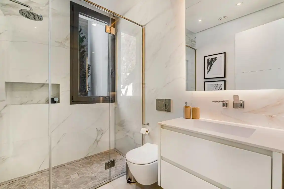 Bathroom of Houses for sale in Marbella  with Air Conditioner, Heating and Private garden