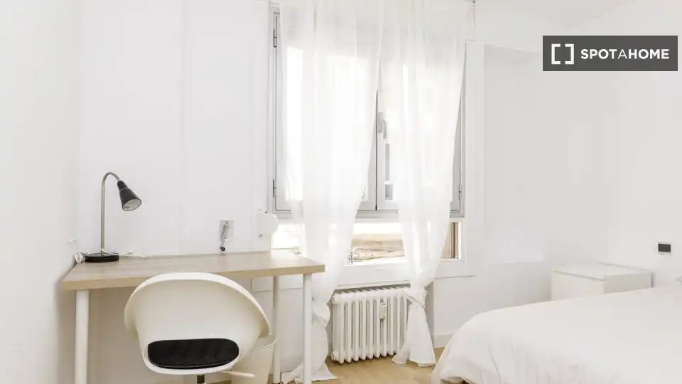 Room in Paseo Independencia