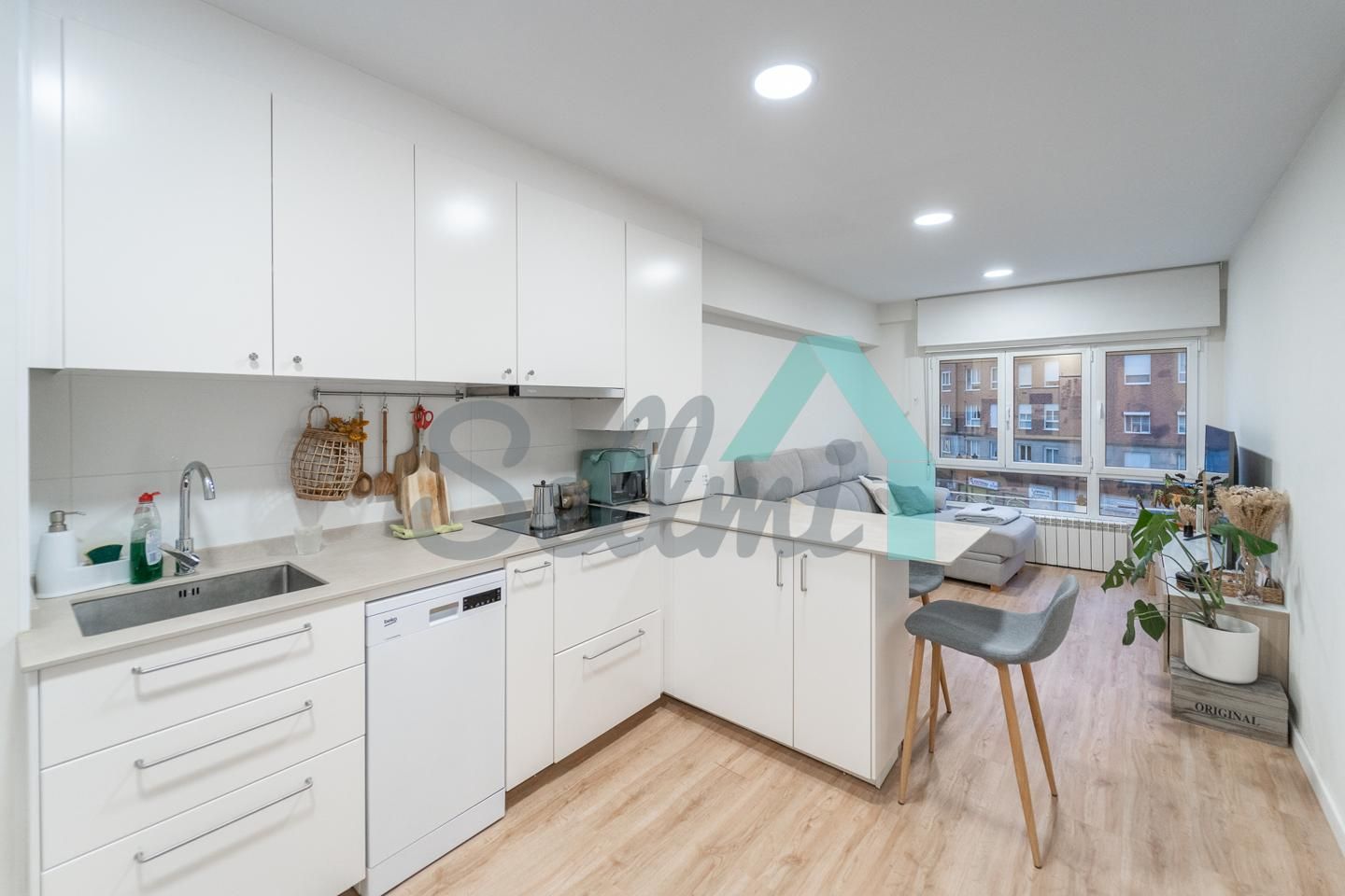 Kitchen of Flat to rent in Oviedo   with Heating, Terrace and Furnished