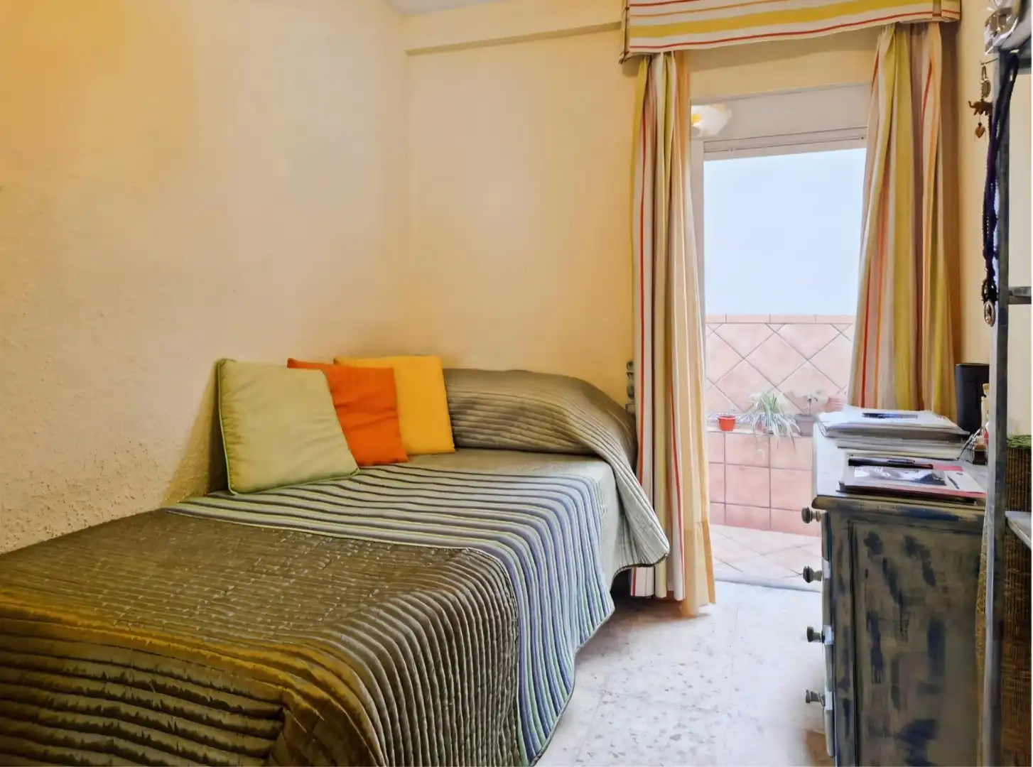 Bedroom of Flat for sale in Sevilla  with Air Conditioner and Storage room