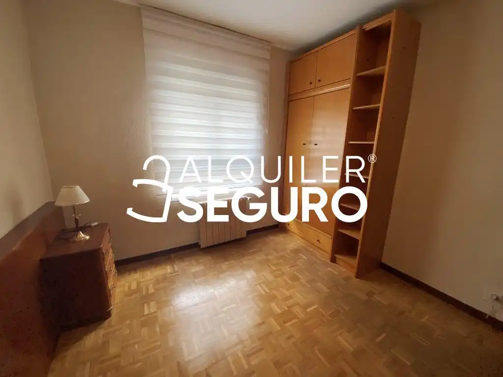 Bedroom of Flat for rent in Madrid  with Heating, Terrace and Furnished