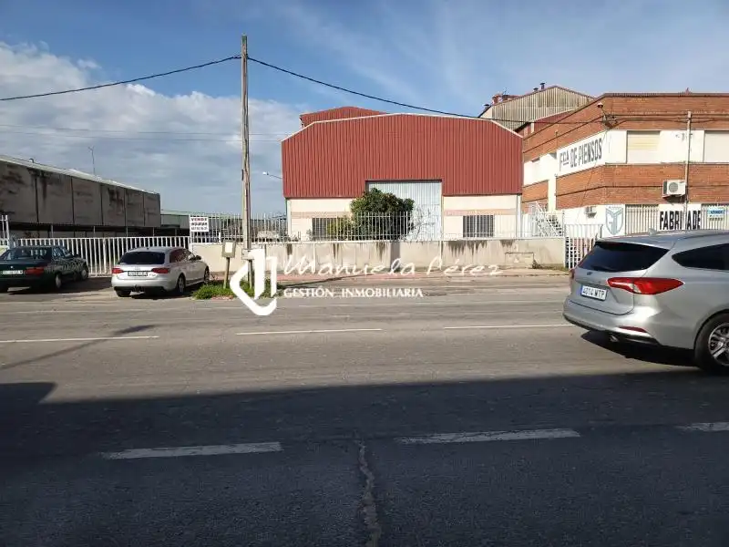 Vista exterior de Nave industrial en venta en Navalmoral de la Mata