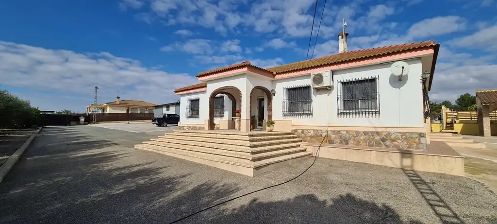 Vista exterior de Casa o chalet en venta en Orihuela con Aire acondicionado, Terraza y Trastero