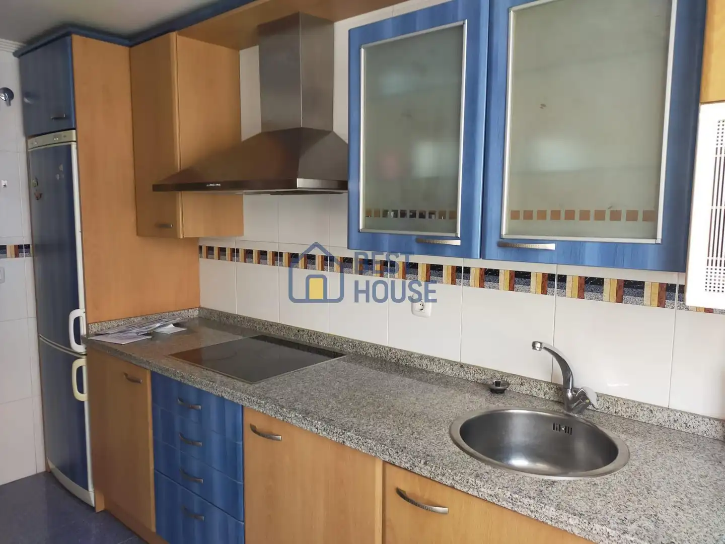 Küche von Wohnung zum Verkauf in León Capital  mit Heizung, Privatgarten und Abstellraum