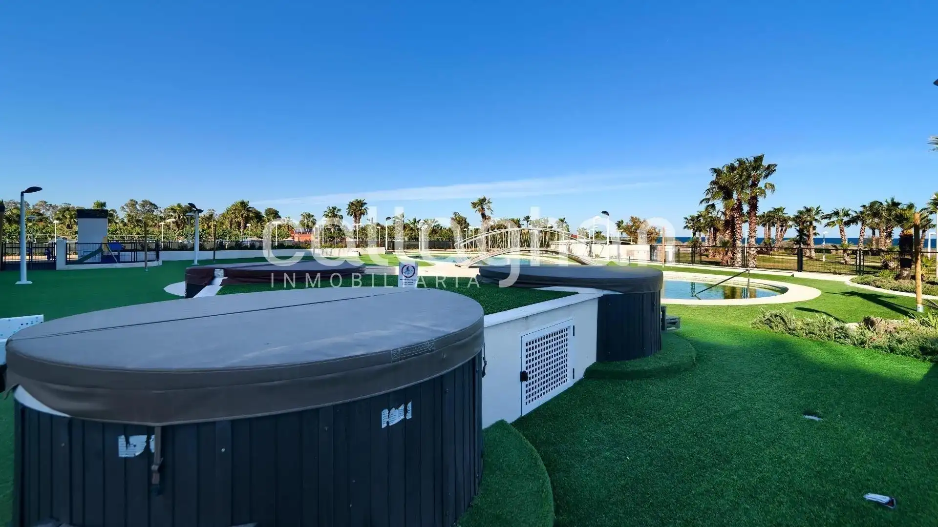 Swimming pool of Attic for sale in Oropesa del Mar / Orpesa