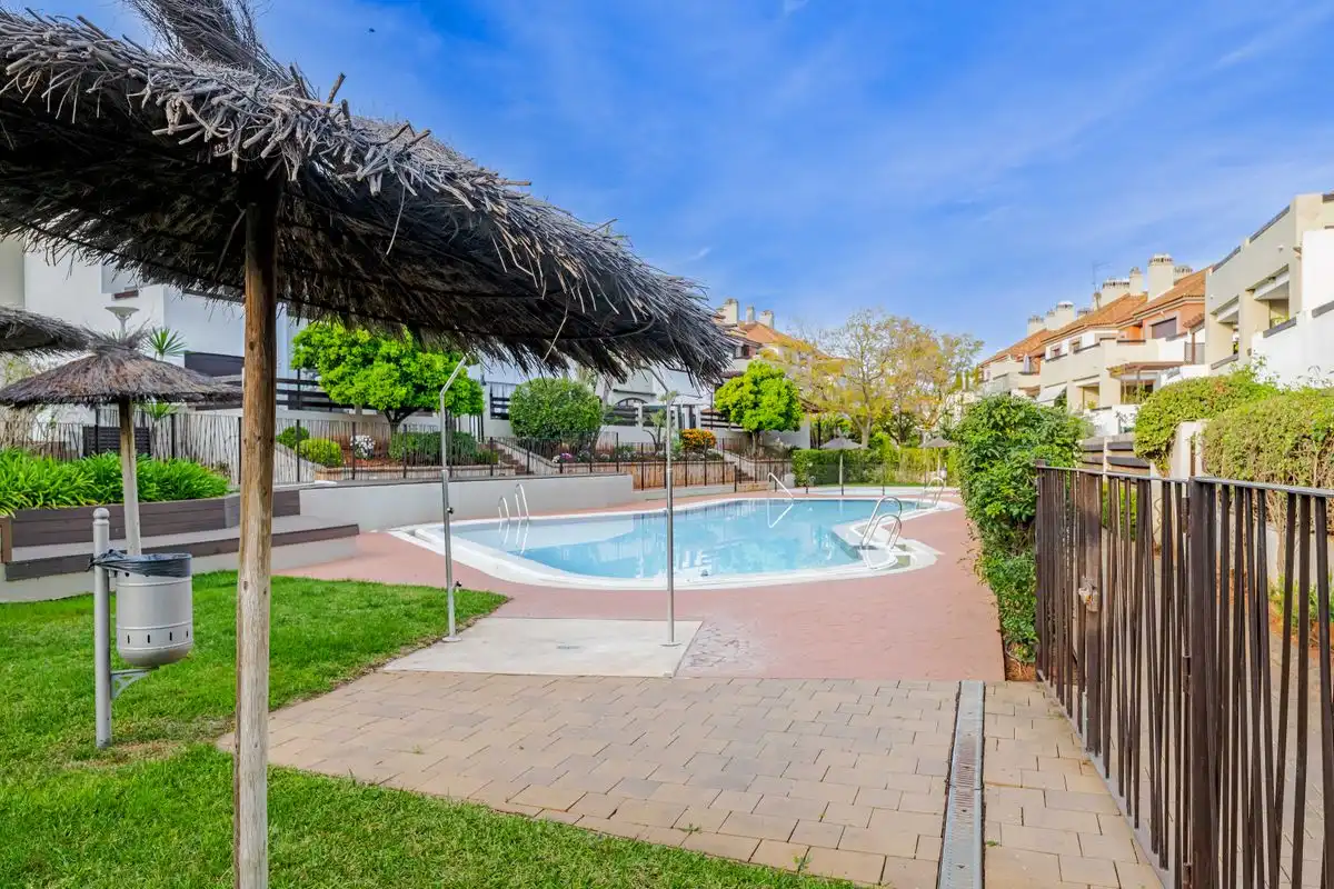 Piscina de Ático en venta en Guillena con Calefacción, Terraza y Trastero