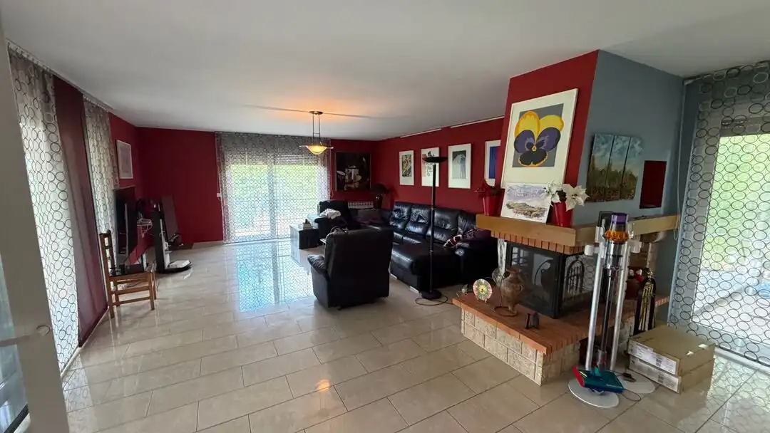 Sala d'estar de Casa o xalet en venda en Vitoria - Gasteiz amb Calefacció, Jardí privat i Terrassa
