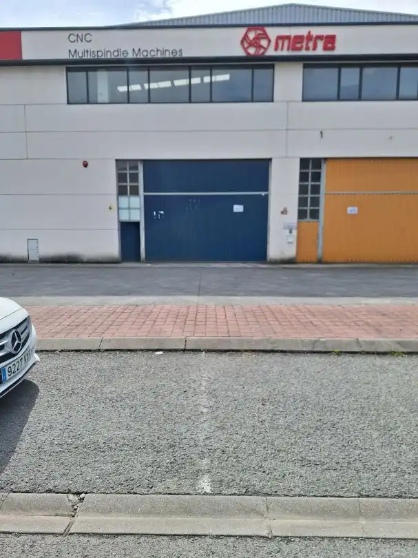 Parkplatz von Fabrikhallen zum Verkauf in Iurreta
