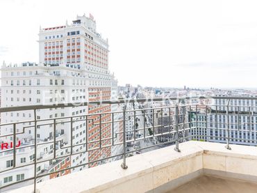 Flat with balcony to rent in Plaza de España