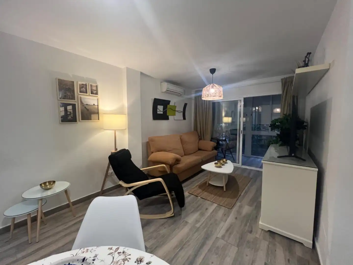 Sala de estar de Piso en venta en Alcalá de Guadaira con Aire acondicionado, Calefacción y Parquet