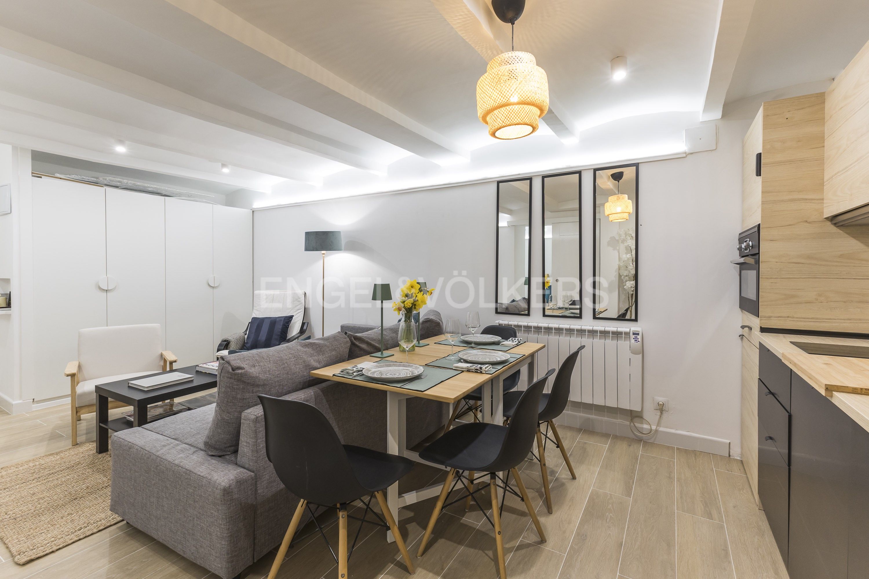 Sala d'estar de Apartament en venda en  Madrid Capital amb Calefacció i Terrassa