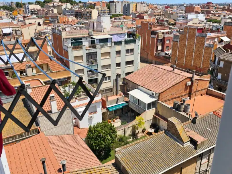 Vista exterior de Pis en venda en Sant Boi de Llobregat amb Aire condicionat, Terrassa i Balcó