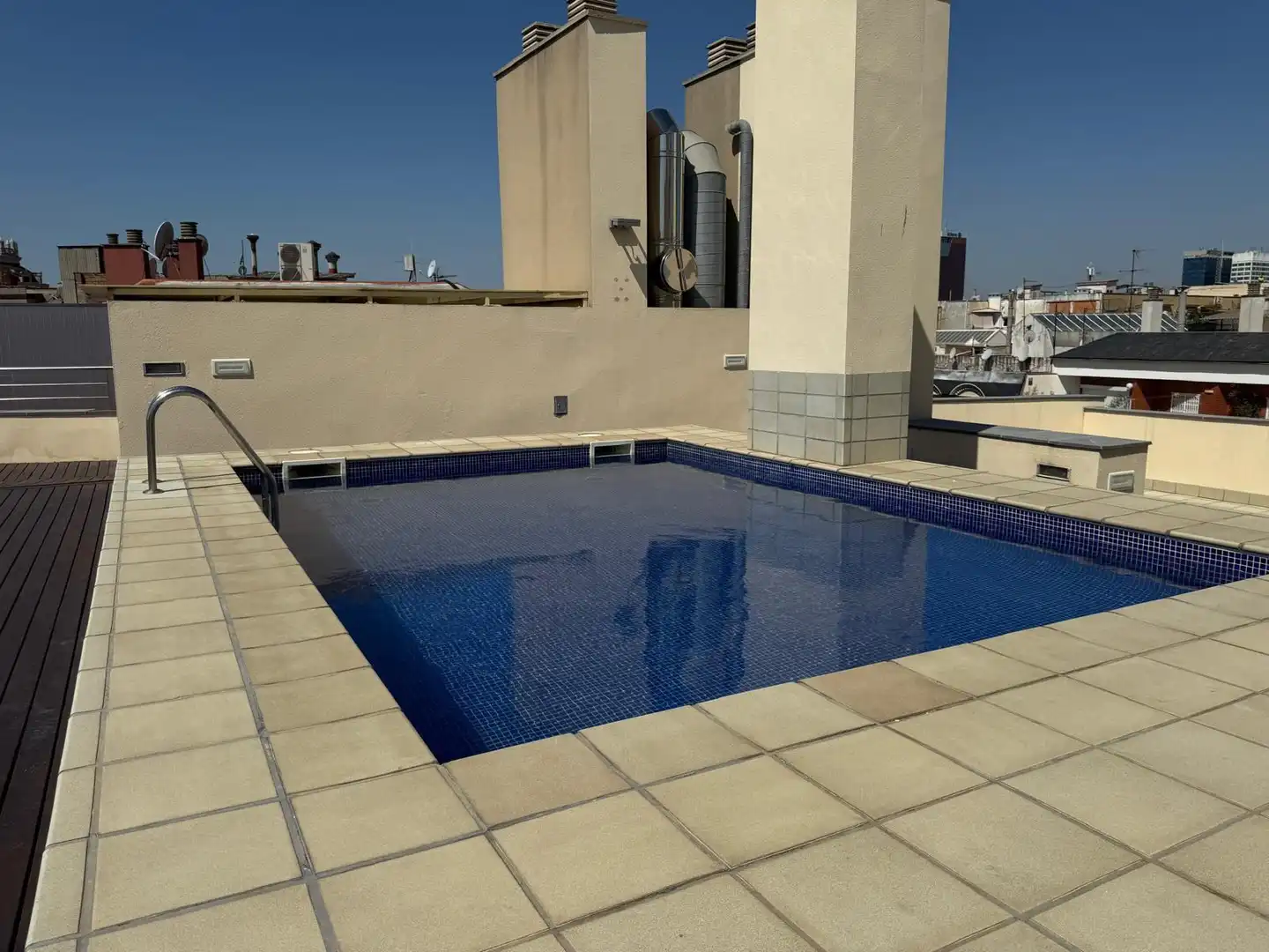 Piscina de Loft de lloguer en Barcelona amb Aire condicionat, Moblat i Balcó