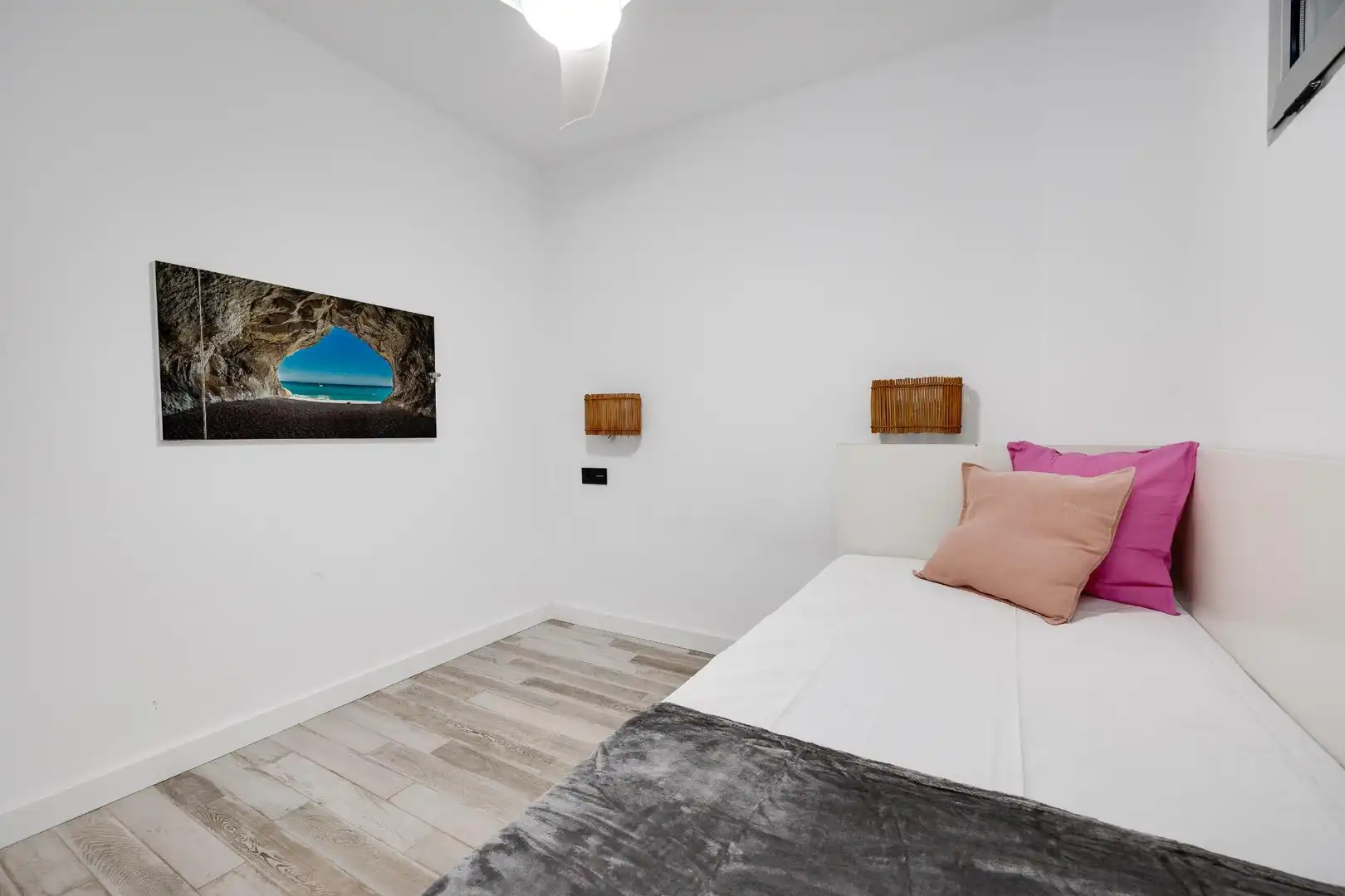 Dormitori de Apartament en venda en Torrevieja amb Terrassa, Traster i Piscina comunitària