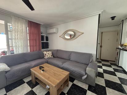 Living room of Flat for sale in  Sevilla Capital  with Air Conditioner, Terrace and Balcony