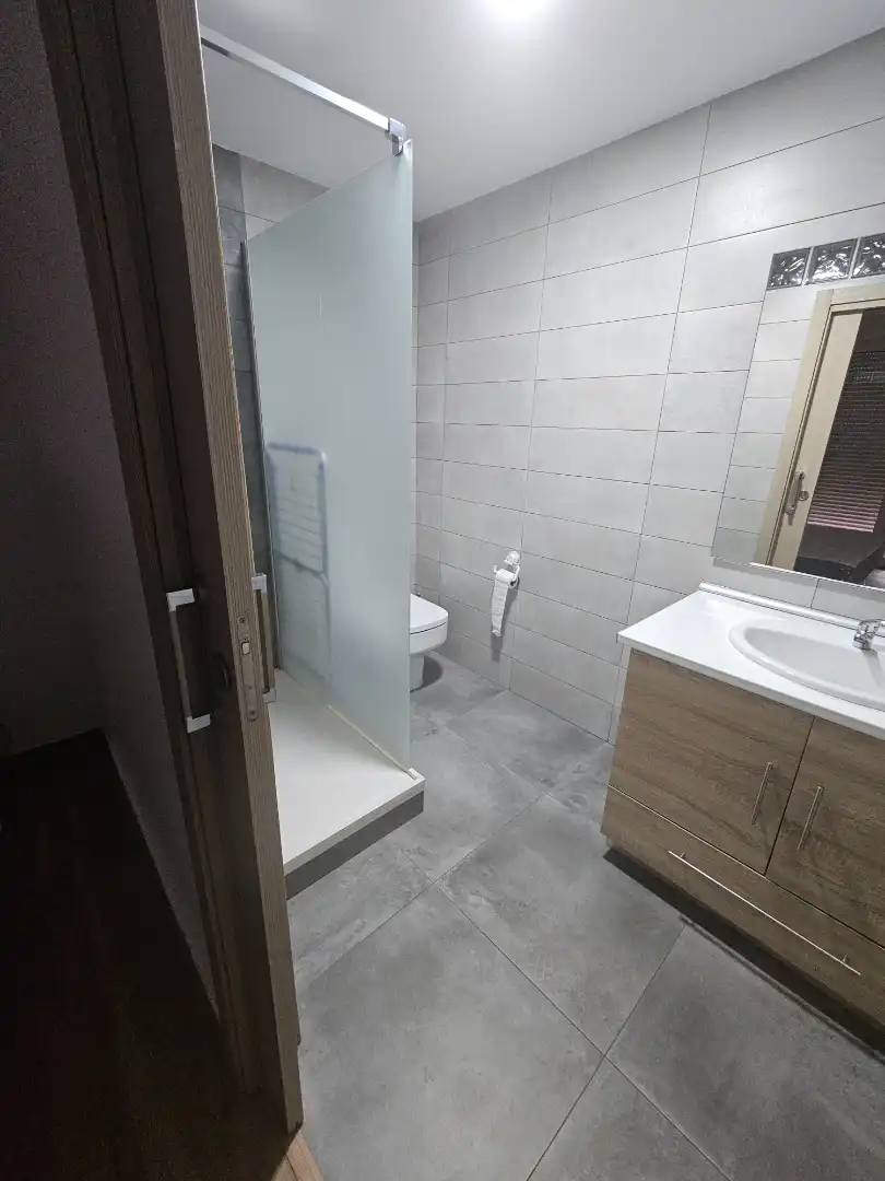 Badezimmer von Wohnungen zur Miete in Cáceres mit Möbliert