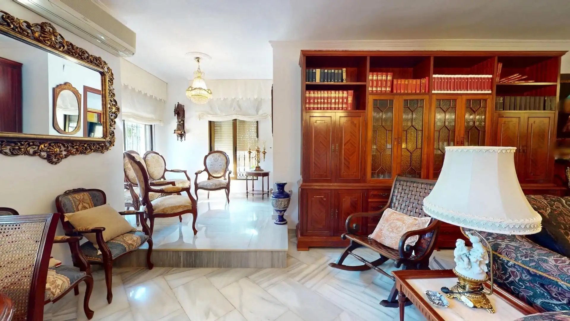 Sala d'estar de Casa o xalet en venda en Córdoba amb Aire condicionat, Calefacció i Jardí privat