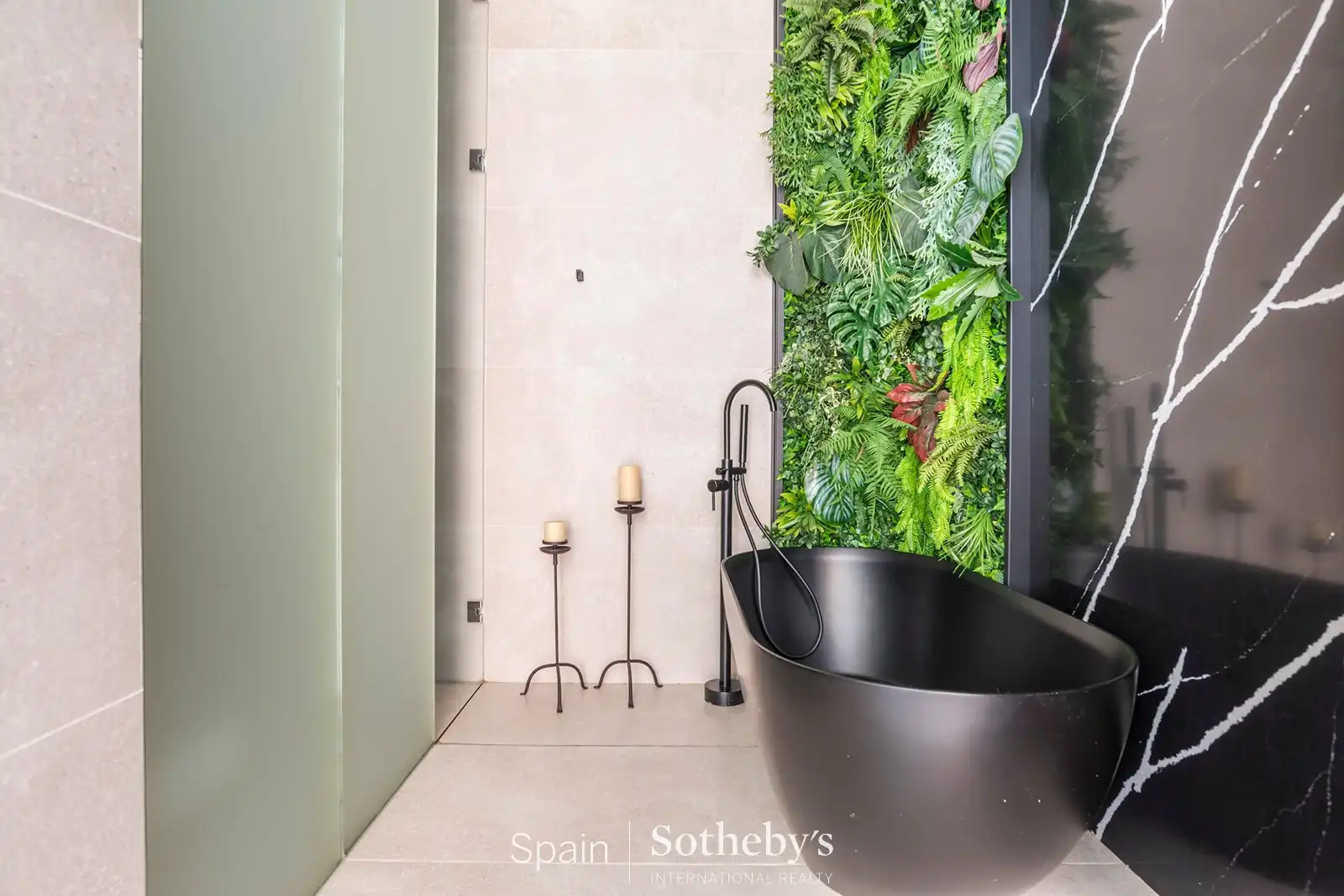 Baño de Ático en venta en Madrid con Aire acondicionado, Calefacción y Jardín privado
