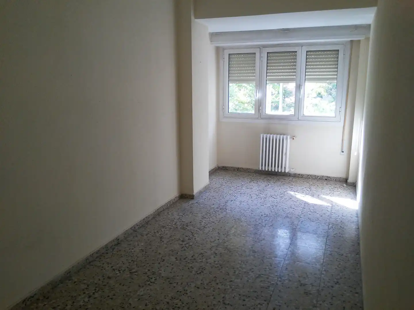 Habitación de Piso en venta en Zaragoza con Calefacción, Terraza y Horno