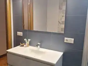 Badezimmer von Wohnung zur Miete in Burgos mit Heizung, Parkett und Terrasse