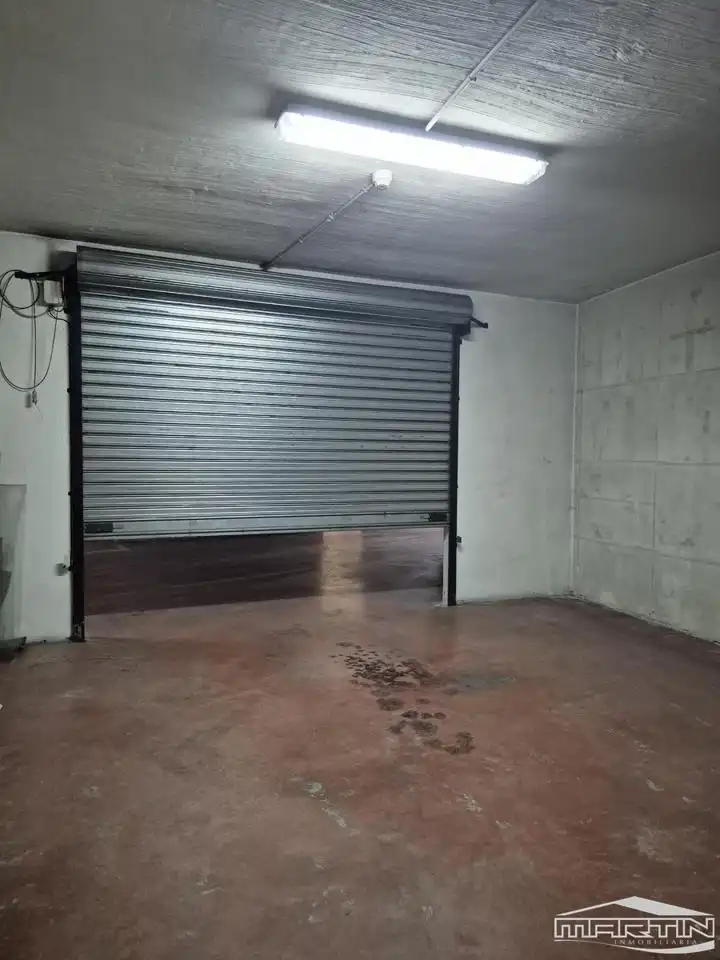 Aparcament de Local en venda en Lucena