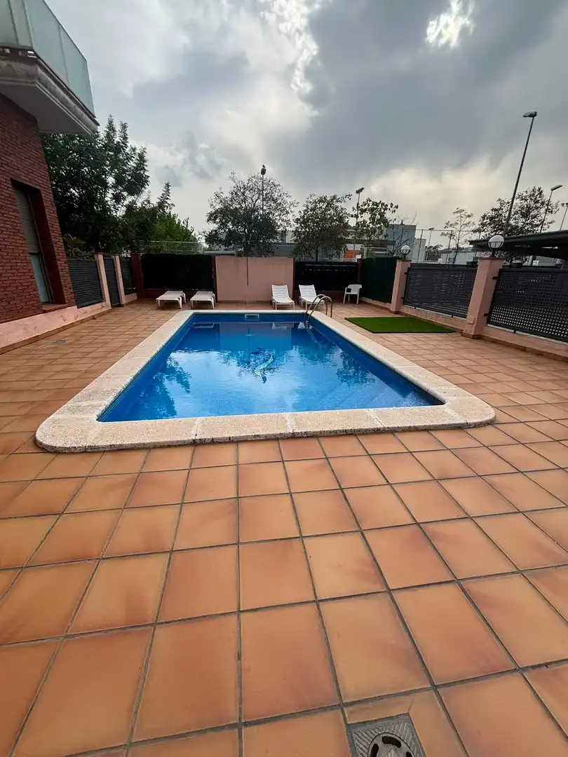 Piscina de Piso en venta en Pineda de Mar con Aire acondicionado, Terraza y Balcón