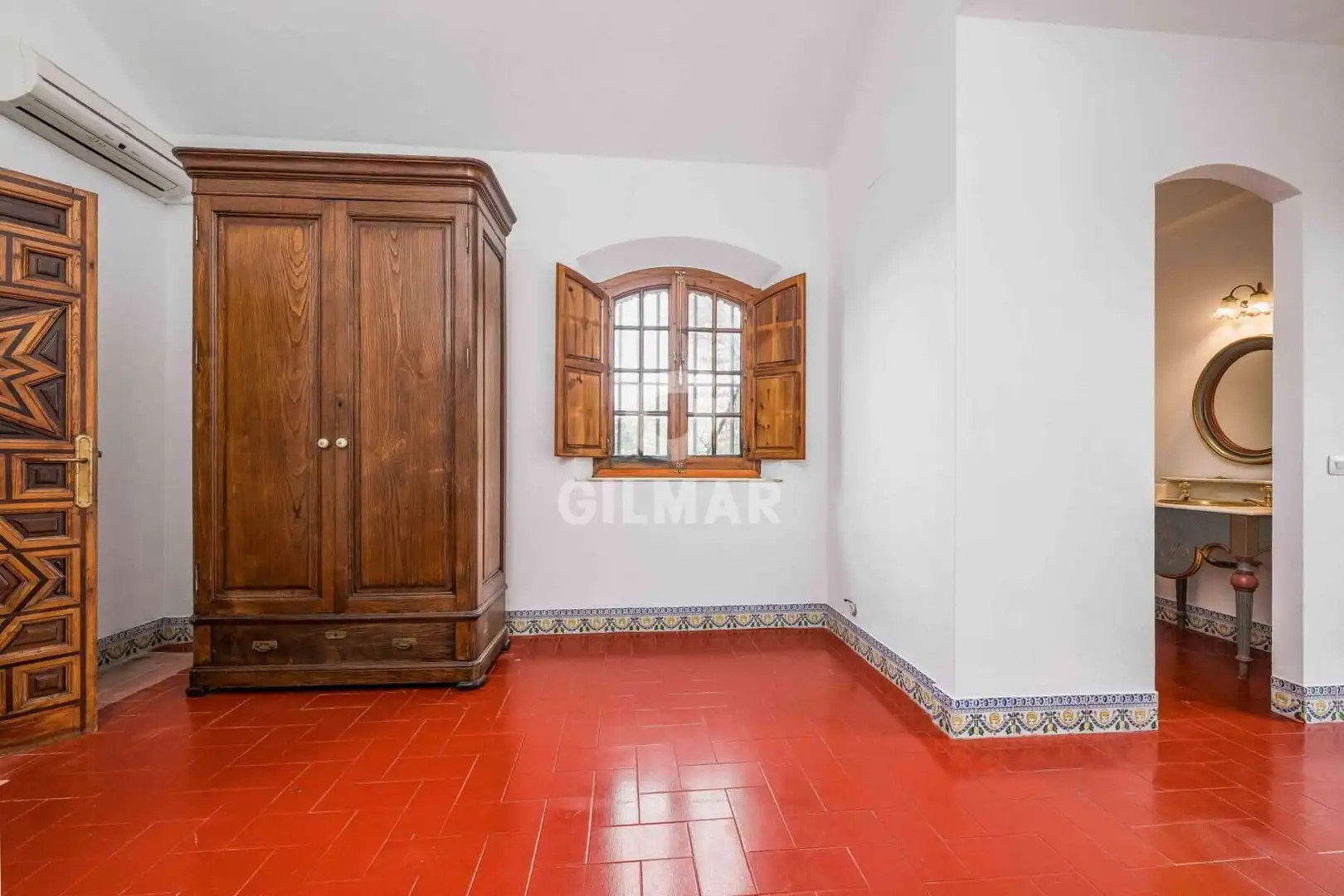 Habitación de Casa o chalet en venta en Valencina de la Concepción con Calefacción, Jardín privado y Piscina