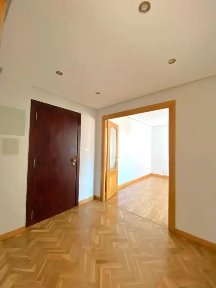 Pis en venda en León Capital  amb Calefacció, Parquet i Terrassa
