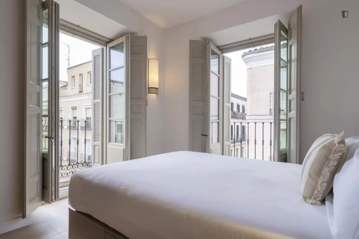 Dormitori de Casa o xalet per a compartir en Madrid amb Calefacció, Moblat i Forn