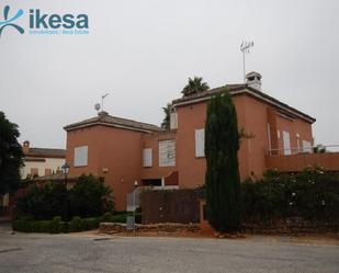 Vista exterior de Casa adosada en venda en Aznalcázar amb Terrassa i Balcó