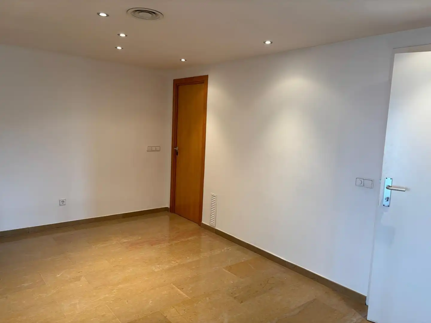 Maisonette zur Miete in Girona mit Klimaanlage, Heizung und Terrasse