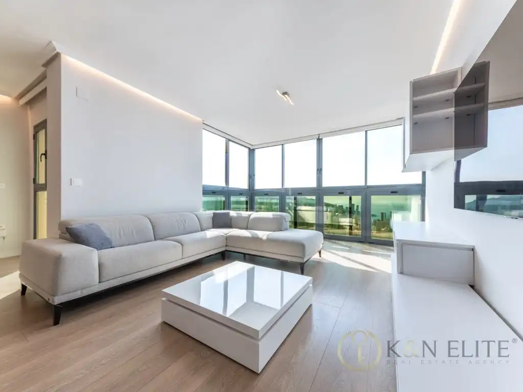 Sala de estar de Ático de alquiler en Benidorm con Aire acondicionado, Jardín privado y Piscina