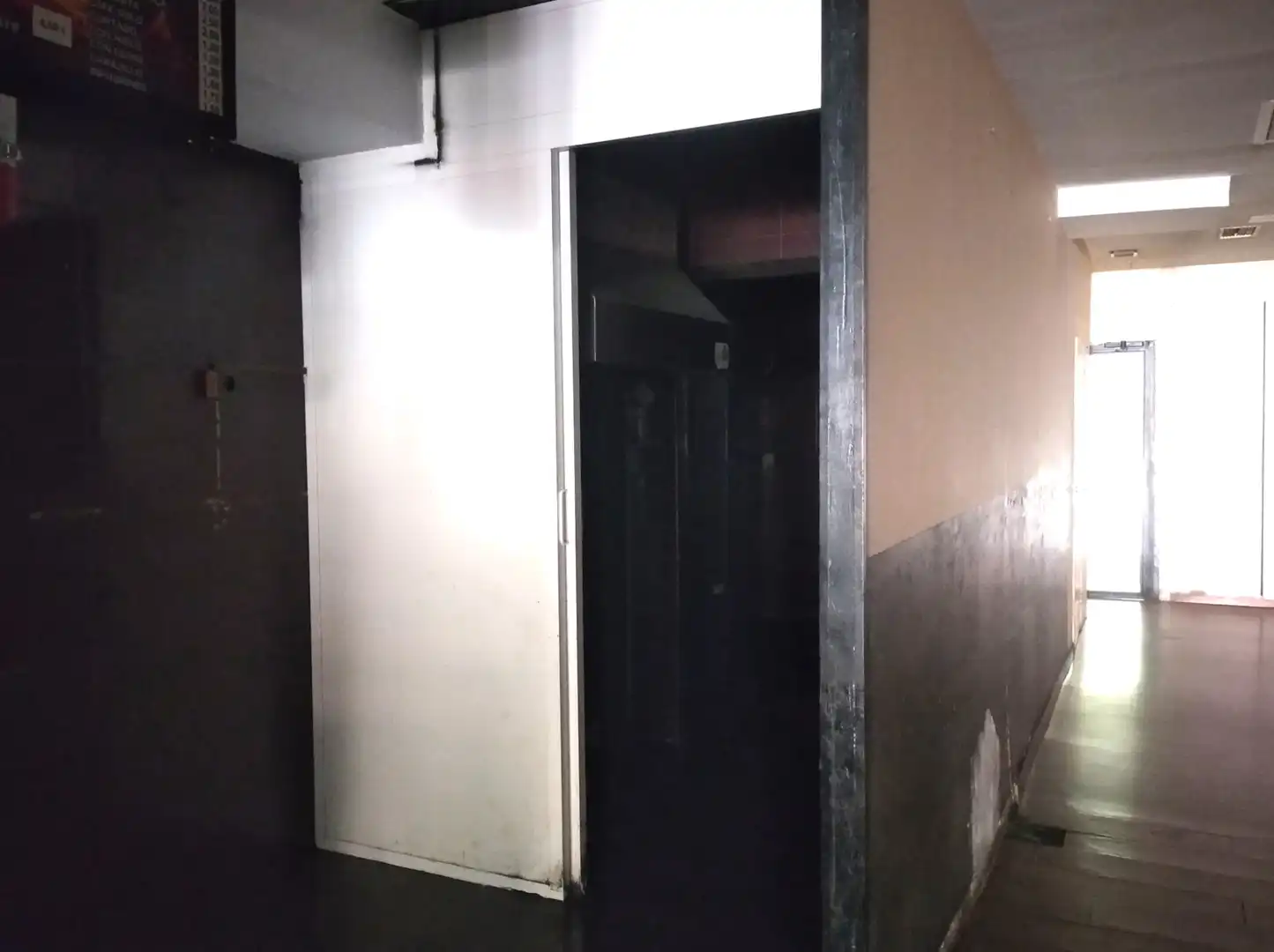 Local comercial en venta en Calle de la Reina Fabiola 37, imagen 9