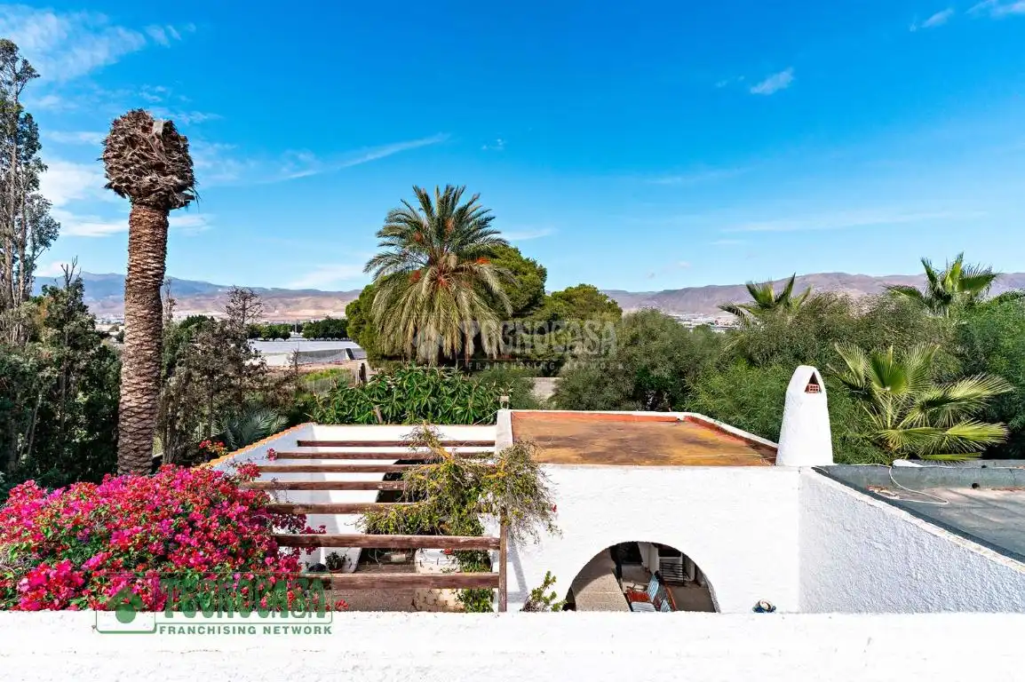 Exterior view of Houses for sale in Roquetas de Mar