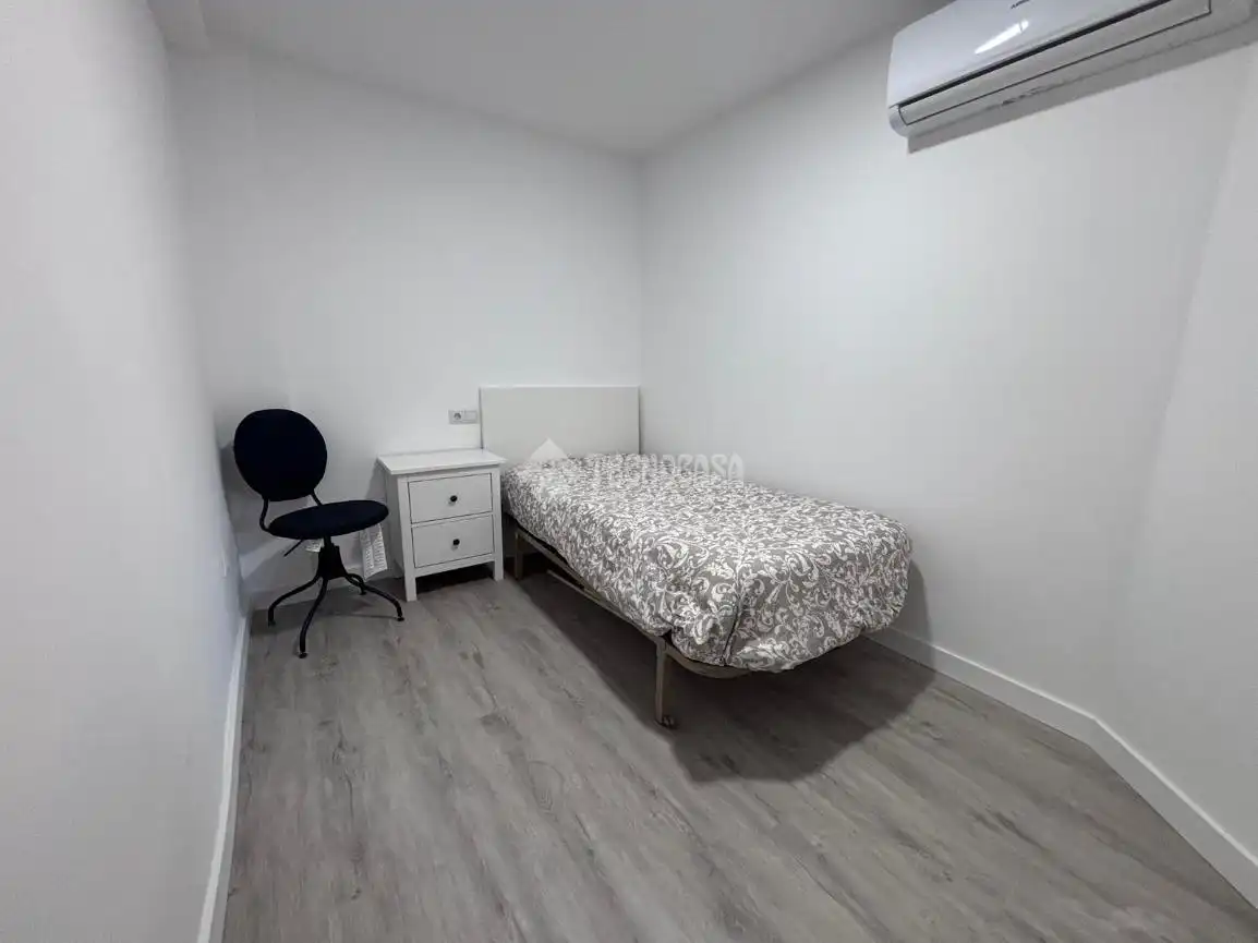Bedroom of Flat for sale in Madrid