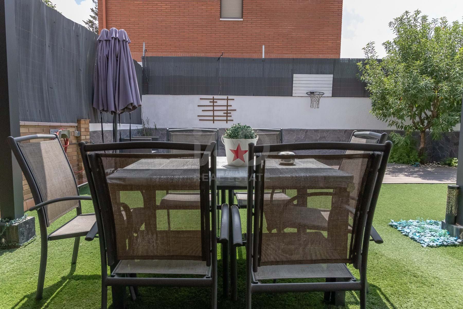 Jardí de Casa o xalet en venda en Montcada i Reixac amb Aire condicionat, Calefacció i Terrassa