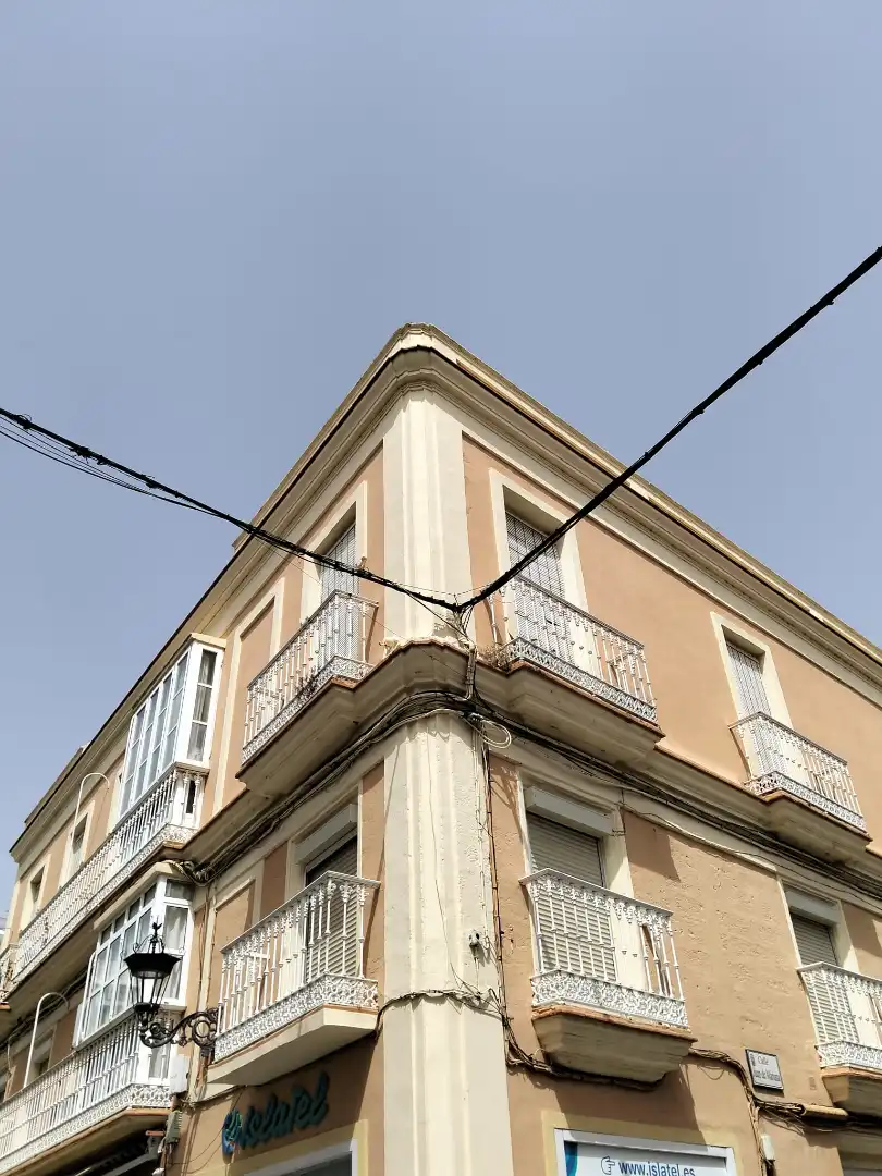 Vista exterior de Casa adosada en venda en San Fernando amb Aire condicionat, Terrassa i Balcó
