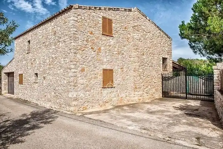 Casa rústica con piscina en venta en Sant Llorenç des Cardassar, imagen 2