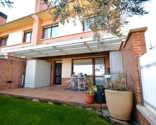 Jardí de Casa adosada en venda en  Logroño amb Calefacció, Jardí privat i Terrassa