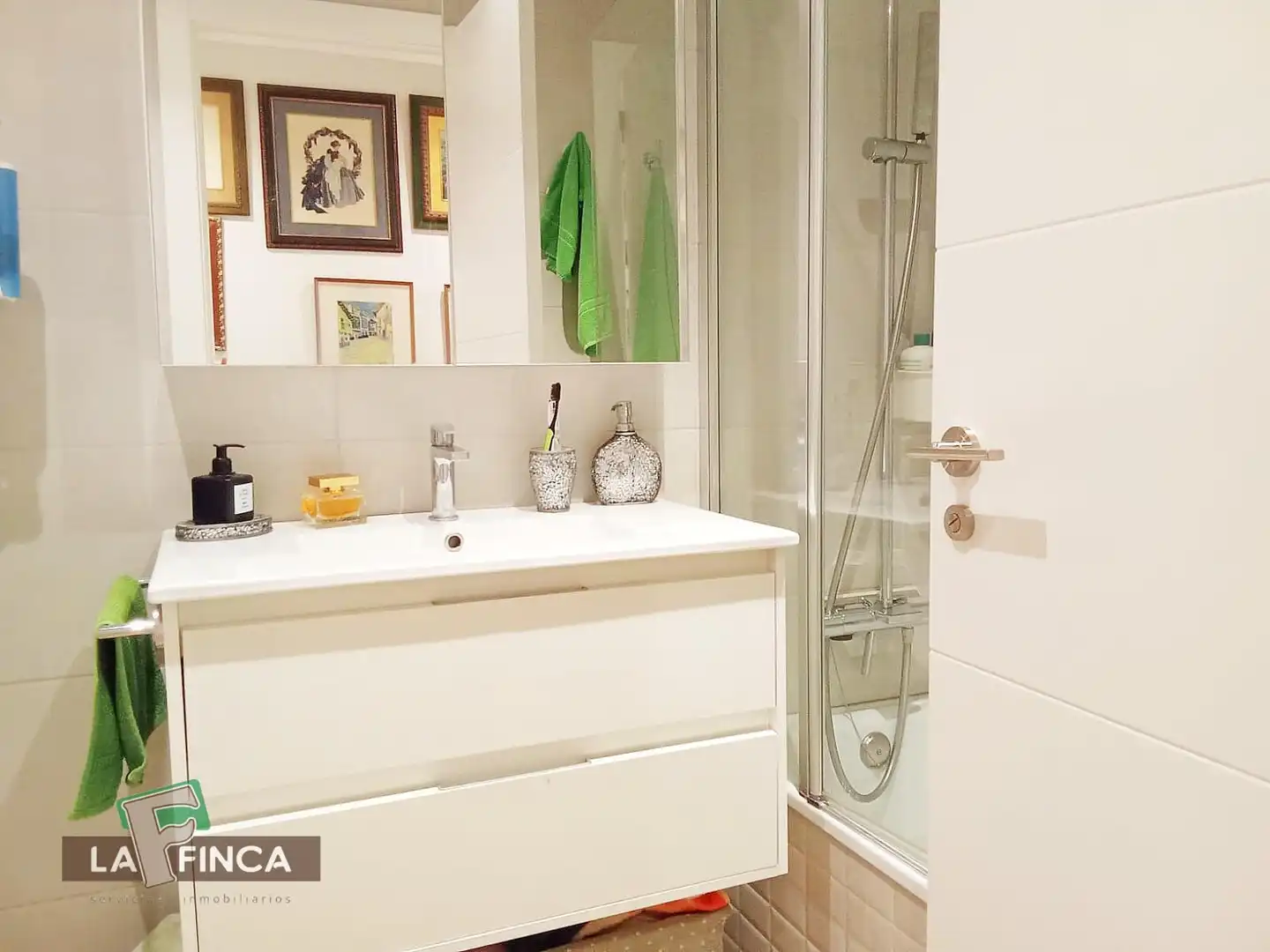 Badezimmer von Wohnung zum Verkauf in Oviedo  mit Heizung, Terrasse und Abstellraum