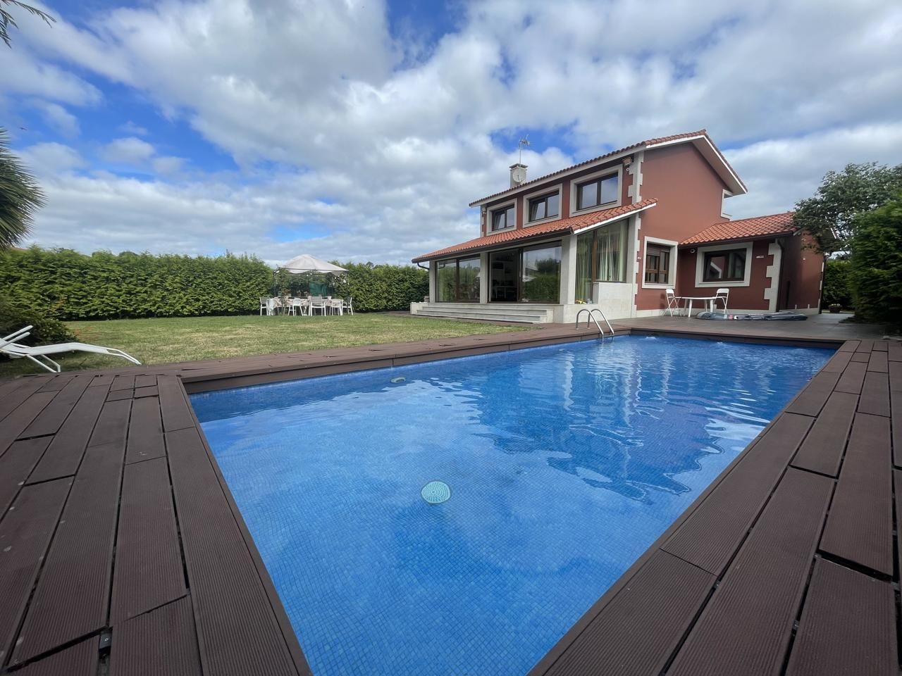 Piscina de Casa o chalet en venta en Sada (A Coruña) con Calefacción, Jardín privado y Piscina