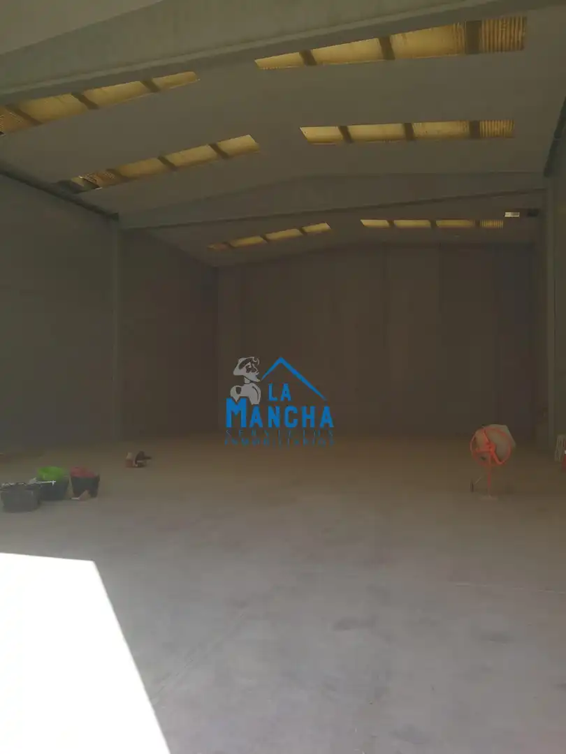 Industrial buildings for sale in Chinchilla de Monte-Aragón