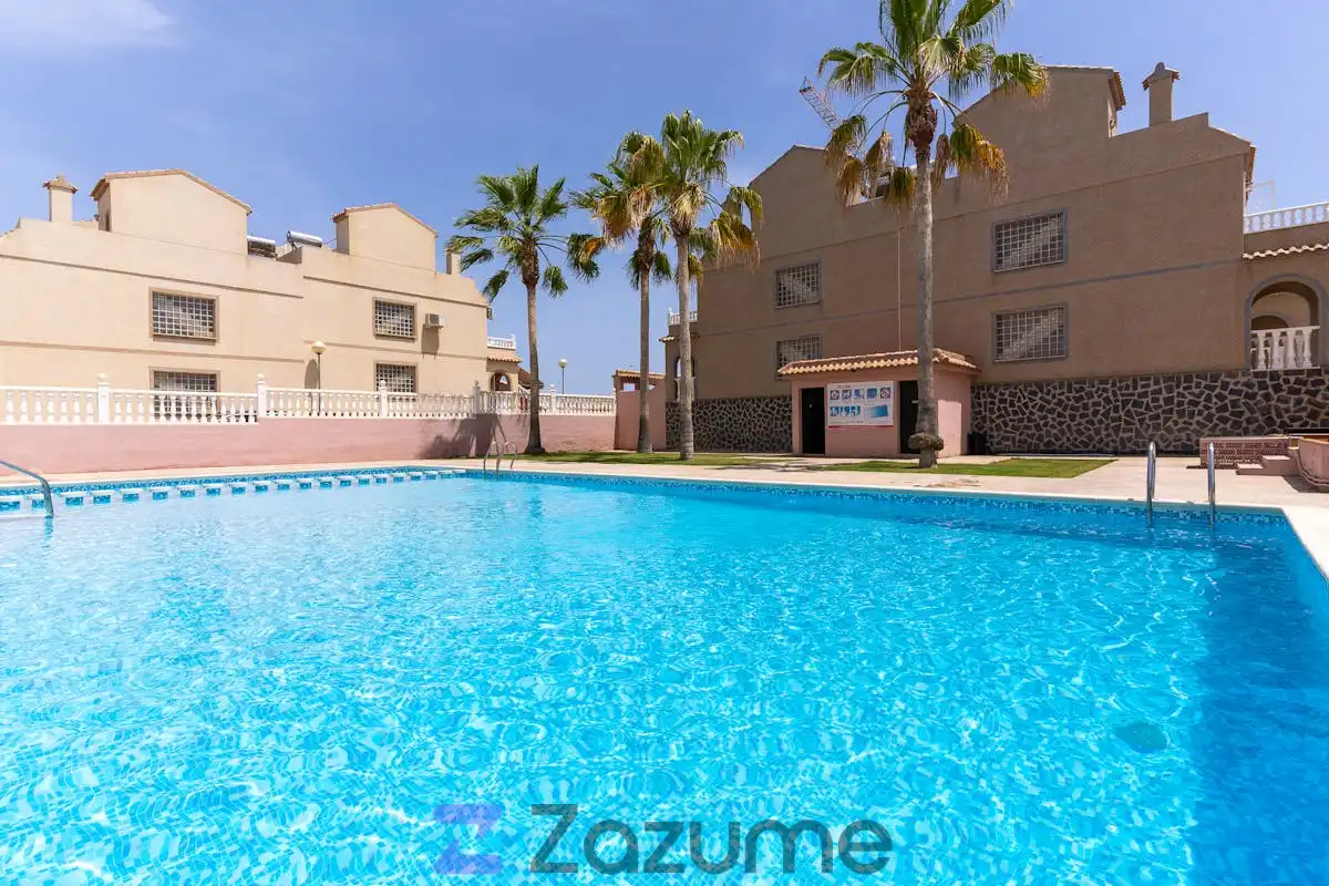 Piscina de Casa adosada de lloguer en Santa Pola amb Aire condicionat, Calefacció i Jardí privat