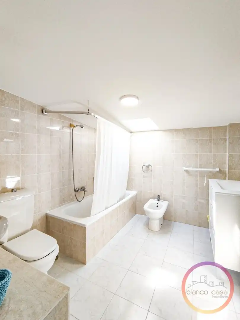 Badezimmer von Wohnung zur Miete in Fisterra mit Heizung und Möbliert